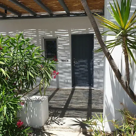 ベロウ スイーツ Mykonos Town